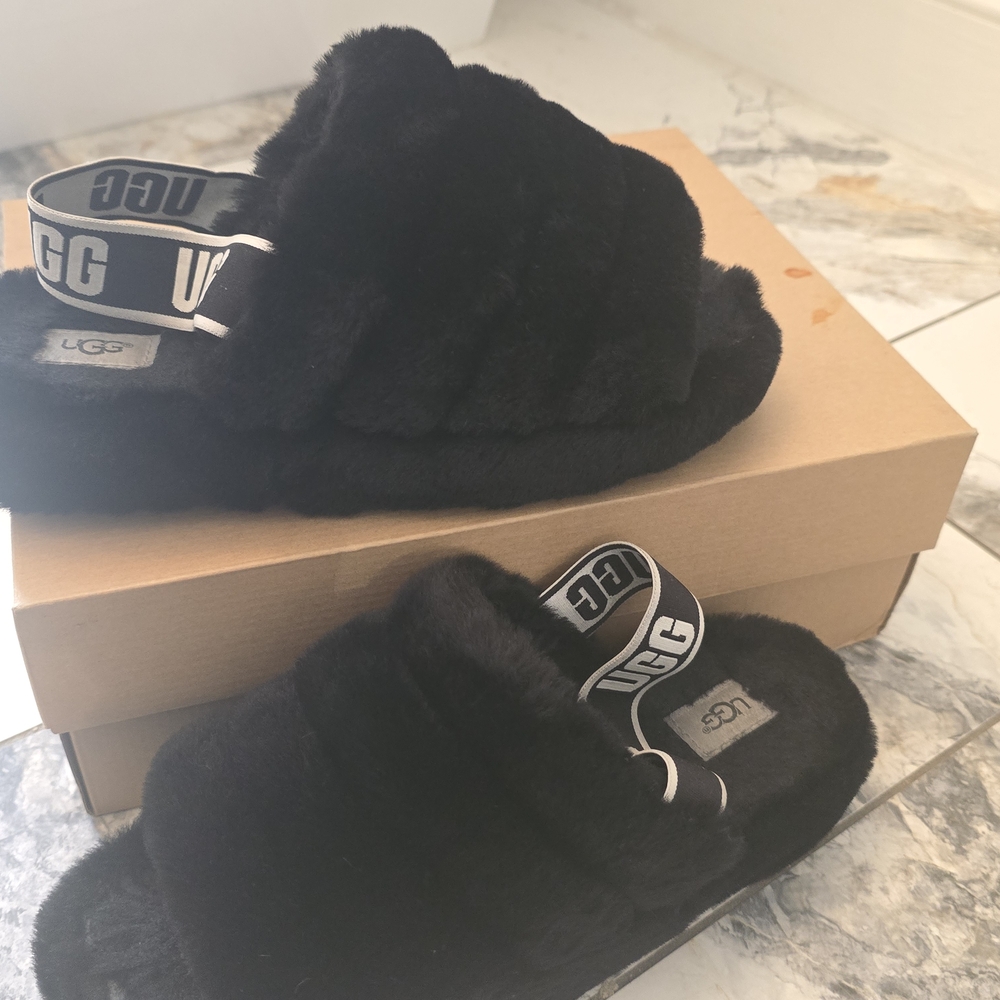 UGG Women's Fluffy Slippers/Slides - Size 10 * Like New w/box* - Picture 6 of 12